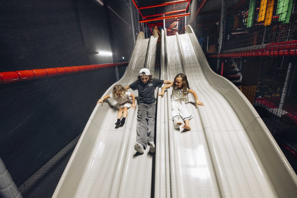 Enfants toboggan lautre usine cholet
